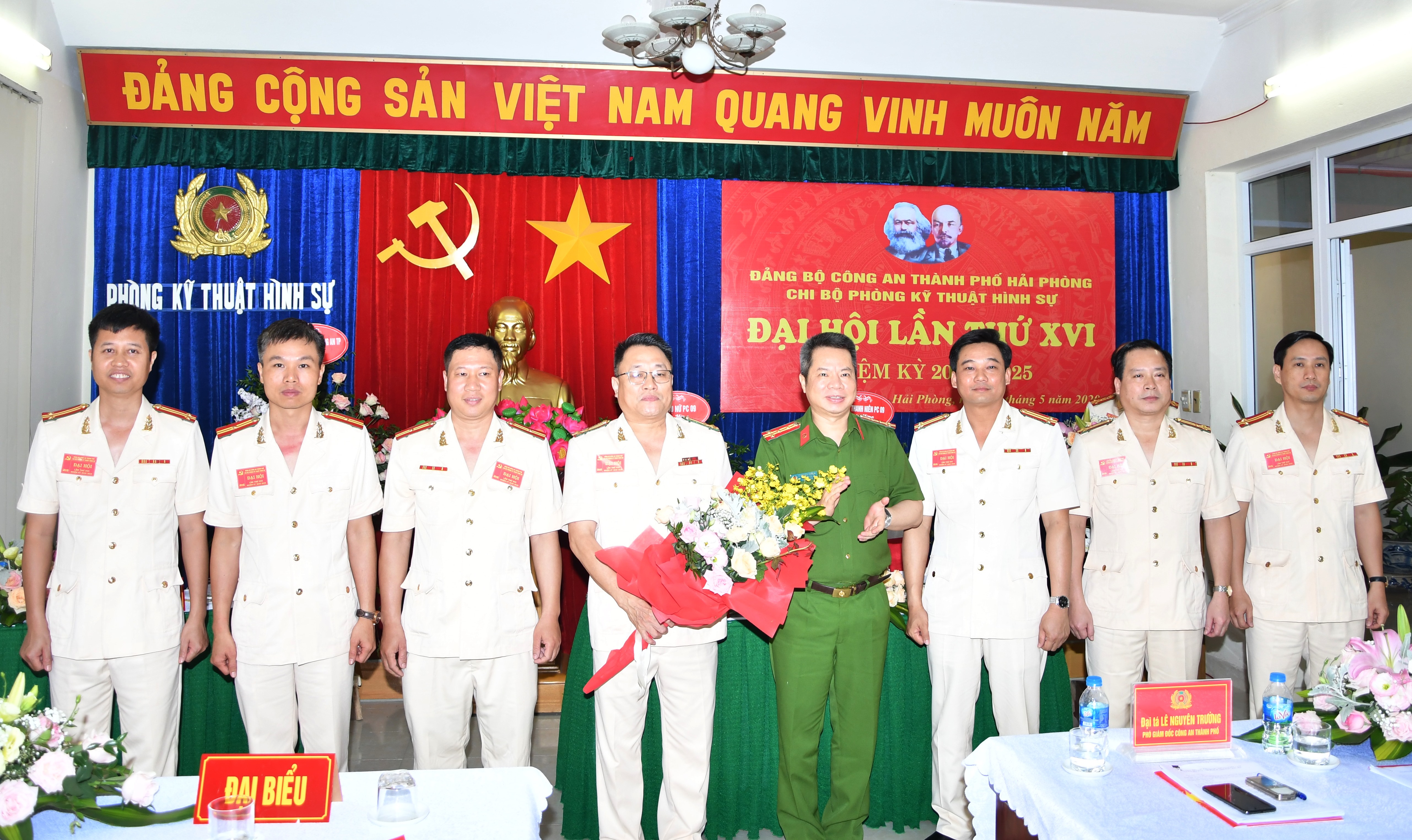 Đại tá Lê Nguyên Trường, Phó Giám đốc, Thủ trưởng Cơ quan CSĐT – CATP dự đại hội Chi bộ Phòng Kỹ thuật hình sự